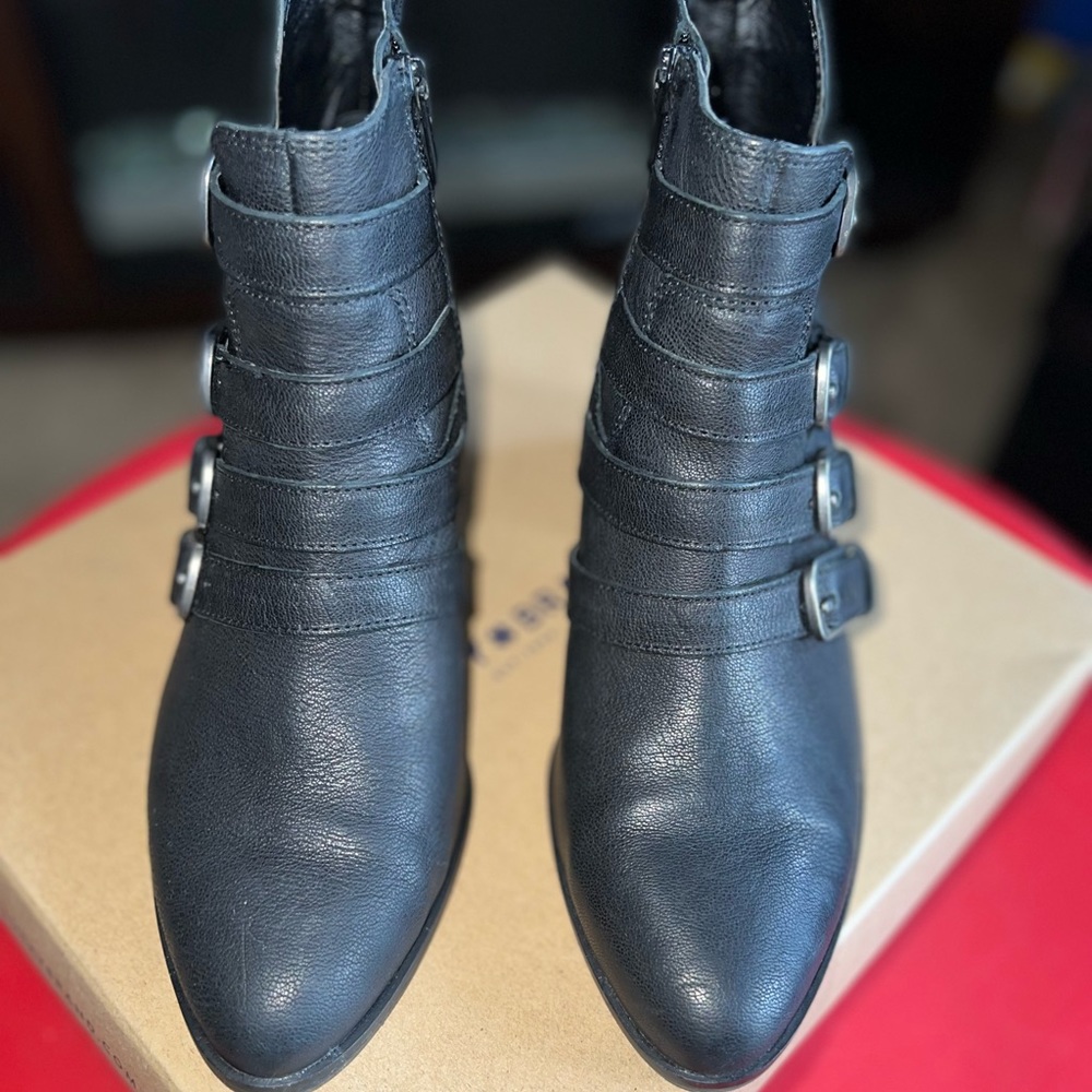 Lucky Brand Women's Loreniah Fashion Boot - Picture 2 of 4